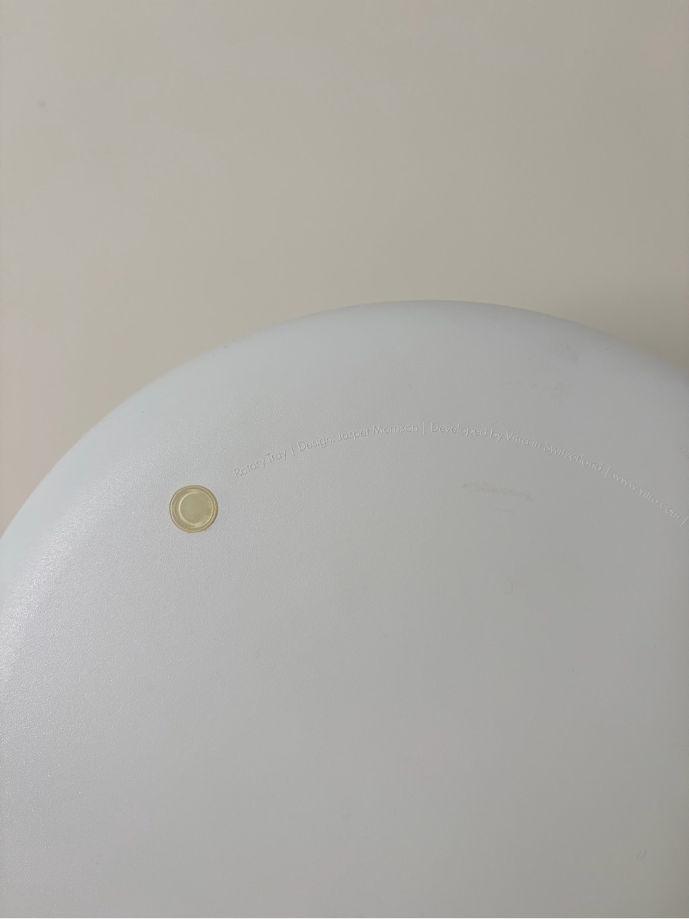 Vitra // Rotary Tray by Jasper Morrison - Picture 7 of 7